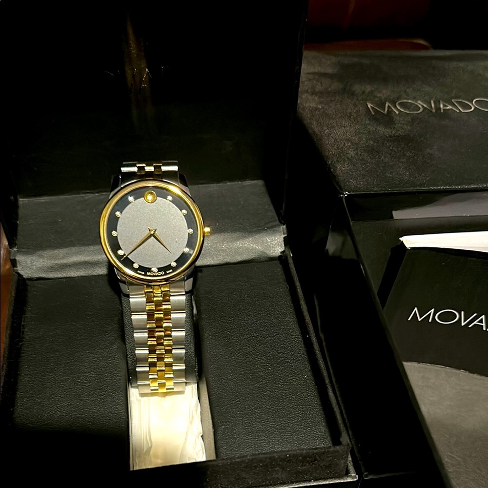 Movado diamond museum classic 11 diamond markers (0.043 t.c.w.)
